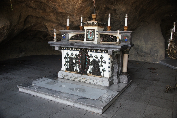 Altar in der Lourdes Grotte