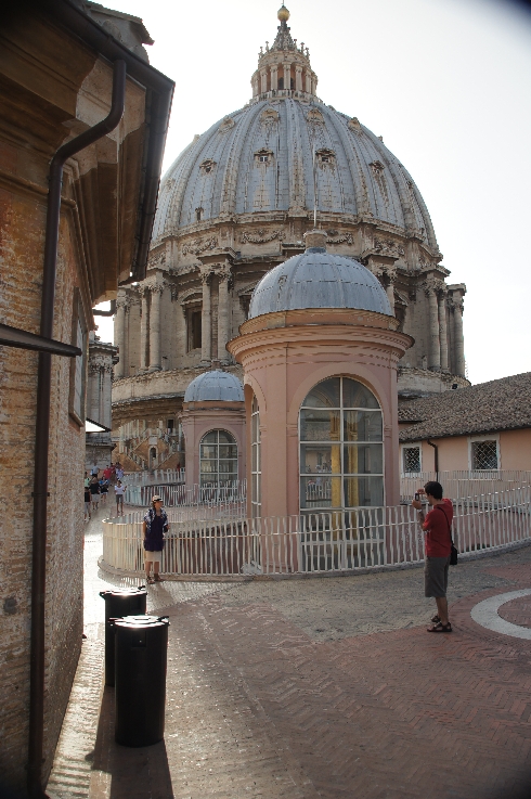 Kuppel des Petersdom vom Dach aus gesehen