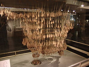 Dies ist das Statikmodell, mit dem Gaudi die Druckverhältnisse überprüfte.